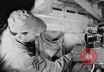 Immagine di Ispezione elettrica United States USA, 1943, secondo 9 filmato di repertorio 65675072637