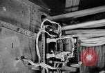 Immagine di Ispezione elettrica United States USA, 1943, secondo 12 filmato di repertorio 65675072637