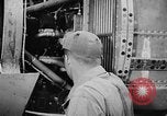 Immagine di Ispezione elettrica United States USA, 1943, secondo 23 filmato di repertorio 65675072637