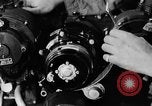 Immagine di Ispezione elettrica United States USA, 1943, secondo 28 filmato di repertorio 65675072637