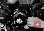 Immagine di Ispezione elettrica United States USA, 1943, secondo 29 filmato di repertorio 65675072637
