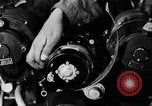 Immagine di Ispezione elettrica United States USA, 1943, secondo 32 filmato di repertorio 65675072637