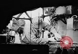 Immagine di Ispezione elettrica United States USA, 1943, secondo 51 filmato di repertorio 65675072637
