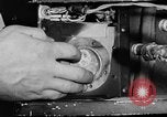Immagine di Ispezione elettrica United States USA, 1943, secondo 56 filmato di repertorio 65675072637