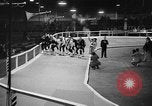 Standbild roller Derby Los Angeles California USA, 1938, aus Sekunde 8 historischem Filmmaterial Videoclip 65675072655