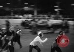 Standbild roller Derby Los Angeles California USA, 1938, aus Sekunde 12 historischem Filmmaterial Videoclip 65675072655