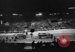 Standbild roller Derby Los Angeles California USA, 1938, aus Sekunde 17 historischem Filmmaterial Videoclip 65675072655
