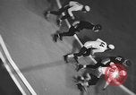 Standbild roller Derby Los Angeles California USA, 1938, aus Sekunde 18 historischem Filmmaterial Videoclip 65675072655