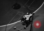 Standbild roller Derby Los Angeles California USA, 1938, aus Sekunde 21 historischem Filmmaterial Videoclip 65675072655