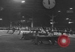 Standbild roller Derby Los Angeles California USA, 1938, aus Sekunde 24 historischem Filmmaterial Videoclip 65675072655