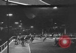 Standbild roller Derby Los Angeles California USA, 1938, aus Sekunde 26 historischem Filmmaterial Videoclip 65675072655