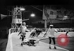 Standbild roller Derby Los Angeles California USA, 1938, aus Sekunde 30 historischem Filmmaterial Videoclip 65675072655