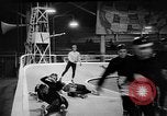 Standbild roller Derby Los Angeles California USA, 1938, aus Sekunde 32 historischem Filmmaterial Videoclip 65675072655