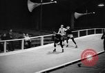 Standbild roller Derby Los Angeles California USA, 1938, aus Sekunde 33 historischem Filmmaterial Videoclip 65675072655
