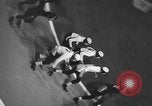 Standbild roller Derby Los Angeles California USA, 1938, aus Sekunde 36 historischem Filmmaterial Videoclip 65675072655