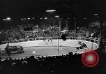 Standbild roller Derby Los Angeles California USA, 1938, aus Sekunde 39 historischem Filmmaterial Videoclip 65675072655