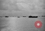 Standbild alliierten Truppen erobern Balikpapan Borneo Indonesien, 1945, aus Sekunde 11 historischem Filmmaterial Videoclip 65675072727
