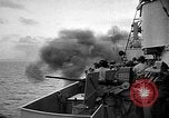 Standbild alliierten Truppen erobern Balikpapan Borneo Indonesien, 1945, aus Sekunde 19 historischem Filmmaterial Videoclip 65675072727