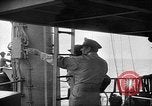 Standbild alliierten Truppen erobern Balikpapan Borneo Indonesien, 1945, aus Sekunde 25 historischem Filmmaterial Videoclip 65675072727