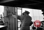 Standbild alliierten Truppen erobern Balikpapan Borneo Indonesien, 1945, aus Sekunde 26 historischem Filmmaterial Videoclip 65675072727