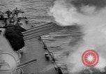 Standbild alliierten Truppen erobern Balikpapan Borneo Indonesien, 1945, aus Sekunde 28 historischem Filmmaterial Videoclip 65675072727