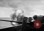 Standbild alliierten Truppen erobern Balikpapan Borneo Indonesien, 1945, aus Sekunde 34 historischem Filmmaterial Videoclip 65675072727