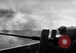 Standbild alliierten Truppen erobern Balikpapan Borneo Indonesien, 1945, aus Sekunde 35 historischem Filmmaterial Videoclip 65675072727