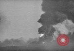 Standbild alliierten Truppen erobern Balikpapan Borneo Indonesien, 1945, aus Sekunde 38 historischem Filmmaterial Videoclip 65675072727