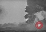 Standbild alliierten Truppen erobern Balikpapan Borneo Indonesien, 1945, aus Sekunde 39 historischem Filmmaterial Videoclip 65675072727