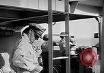 Standbild alliierten Truppen erobern Balikpapan Borneo Indonesien, 1945, aus Sekunde 43 historischem Filmmaterial Videoclip 65675072727