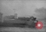 Standbild alliierten Truppen erobern Balikpapan Borneo Indonesien, 1945, aus Sekunde 46 historischem Filmmaterial Videoclip 65675072727