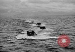 Standbild alliierten Truppen erobern Balikpapan Borneo Indonesien, 1945, aus Sekunde 51 historischem Filmmaterial Videoclip 65675072727