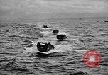 Standbild alliierten Truppen erobern Balikpapan Borneo Indonesien, 1945, aus Sekunde 52 historischem Filmmaterial Videoclip 65675072727