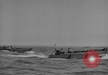 Standbild alliierten Truppen erobern Balikpapan Borneo Indonesien, 1945, aus Sekunde 54 historischem Filmmaterial Videoclip 65675072727