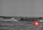 Standbild alliierten Truppen erobern Balikpapan Borneo Indonesien, 1945, aus Sekunde 55 historischem Filmmaterial Videoclip 65675072727