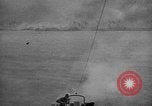 Standbild alliierten Truppen erobern Balikpapan Borneo Indonesien, 1945, aus Sekunde 58 historischem Filmmaterial Videoclip 65675072727