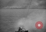 Standbild alliierten Truppen erobern Balikpapan Borneo Indonesien, 1945, aus Sekunde 59 historischem Filmmaterial Videoclip 65675072727