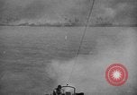 Standbild alliierten Truppen erobern Balikpapan Borneo Indonesien, 1945, aus Sekunde 60 historischem Filmmaterial Videoclip 65675072727