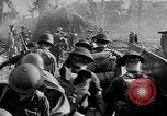 Standbild alliierten Truppen erobern Balikpapan Borneo Indonesien, 1945, aus Sekunde 62 historischem Filmmaterial Videoclip 65675072727