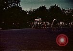 Immagine di V-e celebrazione della festa Parigi Francia, 1945, secondo 10 filmato di repertorio 65675072729