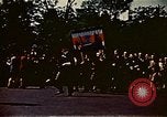 Immagine di V-e celebrazione della festa Parigi Francia, 1945, secondo 26 filmato di repertorio 65675072729
