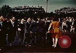 Immagine di V-e celebrazione della festa Parigi Francia, 1945, secondo 42 filmato di repertorio 65675072729