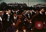 Immagine di V-e celebrazione della festa Parigi Francia, 1945, secondo 45 filmato di repertorio 65675072729