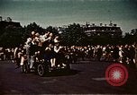 Immagine di V-e celebrazione della festa Parigi Francia, 1945, secondo 50 filmato di repertorio 65675072729
