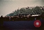 Immagine di V-e celebrazione della festa Teatro europeo, 1945, secondo 10 filmato di repertorio 65675072731