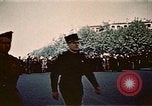 Immagine di V-e celebrazione della festa Teatro europeo, 1945, secondo 19 filmato di repertorio 65675072731