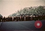 Immagine di V-e celebrazione della festa Teatro europeo, 1945, secondo 25 filmato di repertorio 65675072731