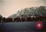 Immagine di V-e celebrazione della festa Teatro europeo, 1945, secondo 27 filmato di repertorio 65675072731