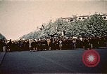 Immagine di V-e celebrazione della festa Teatro europeo, 1945, secondo 31 filmato di repertorio 65675072731