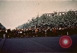 Immagine di V-e celebrazione della festa Teatro europeo, 1945, secondo 37 filmato di repertorio 65675072731